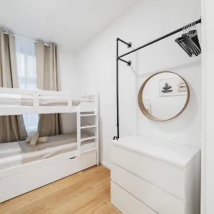 By Home2 Auberge de jeunesse